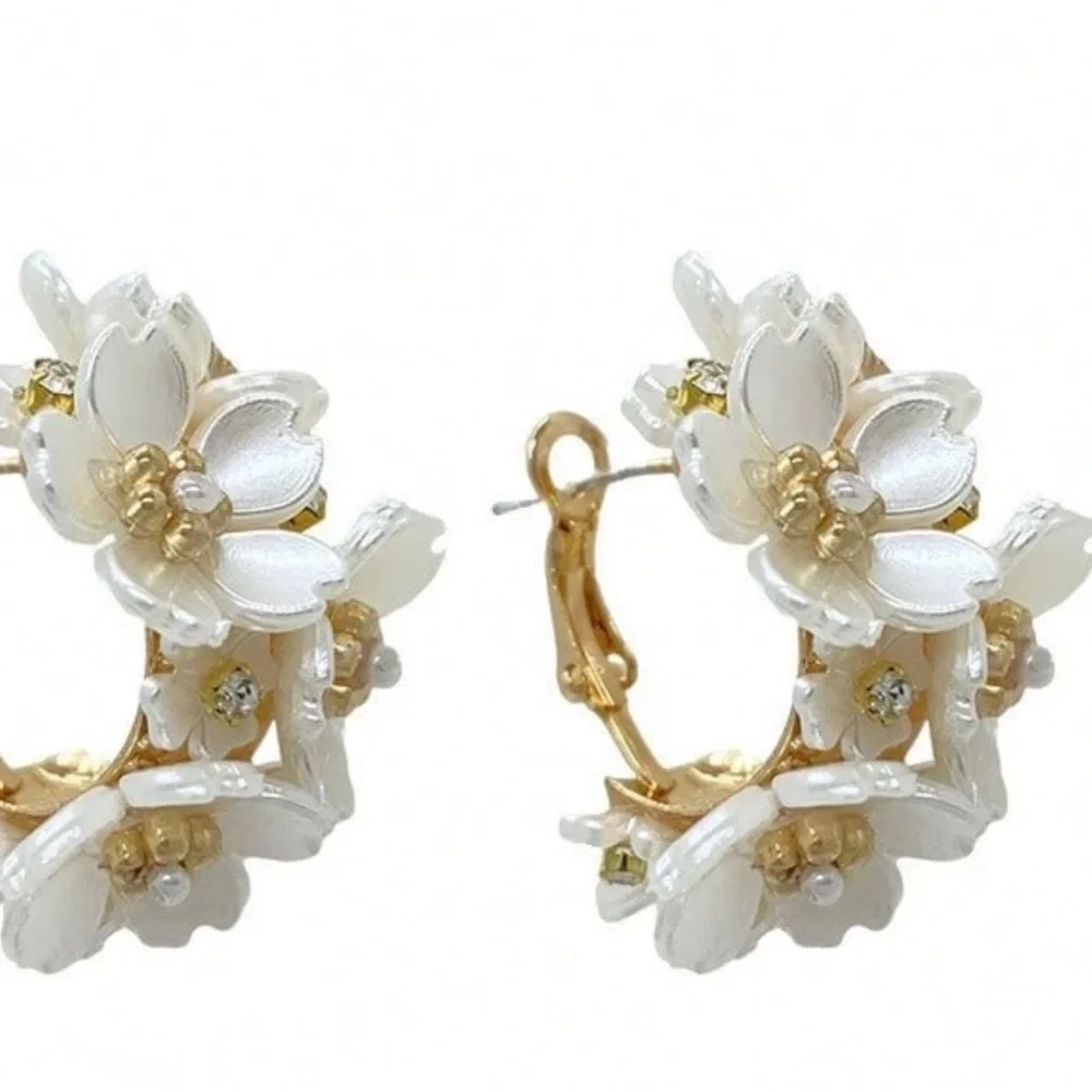 Chic Floral Gold and White Earrings - Picture 6 of 7